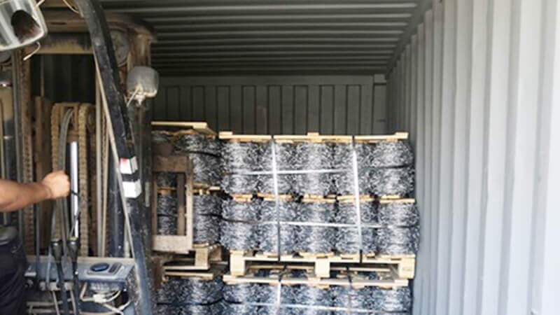Barbed Wire Loading into Container