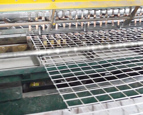 Hardware cloth production Hardware cloth production