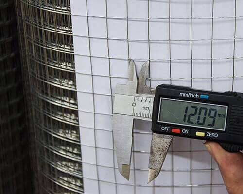 Wire Mesh Roll Hole Opening Size Measurement Wire Mesh Roll Hole Opening Size Measurement