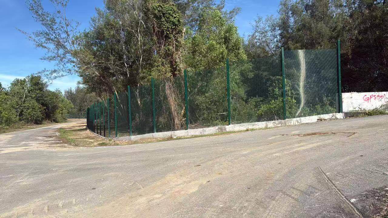 Anti-Climb Perimeter Following the Site Boundary